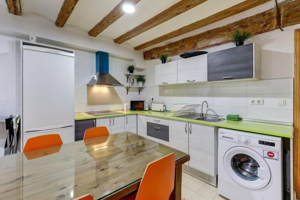 7 Pax Montserrat Ramblas Barcelona Barcelone Extérieur photo