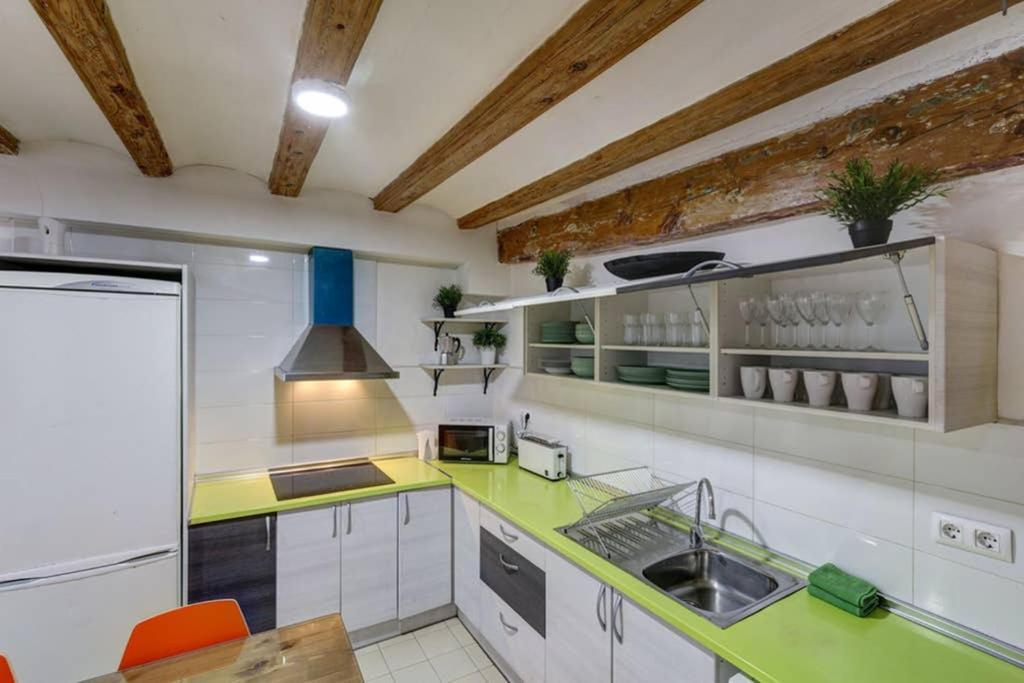 7 Pax Montserrat Ramblas Barcelona Barcelone Extérieur photo
