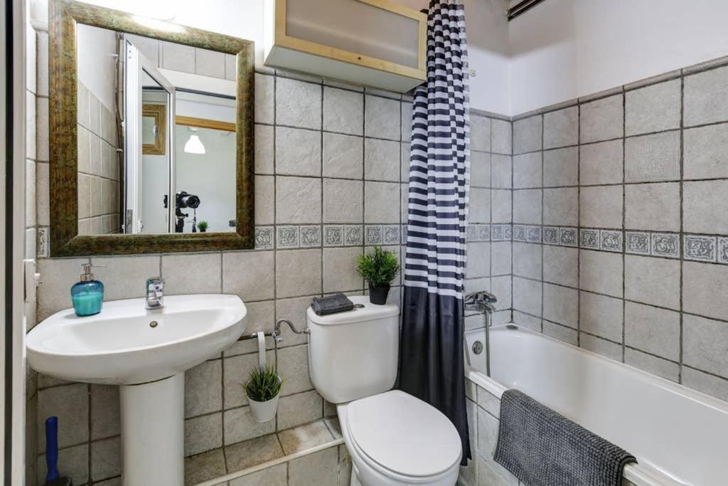 7 Pax Montserrat Ramblas Barcelona Barcelone Extérieur photo