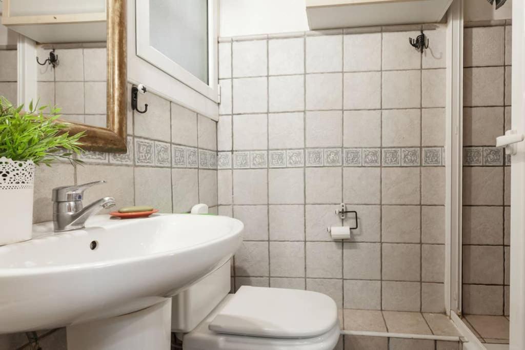 7 Pax Montserrat Ramblas Barcelona Barcelone Extérieur photo