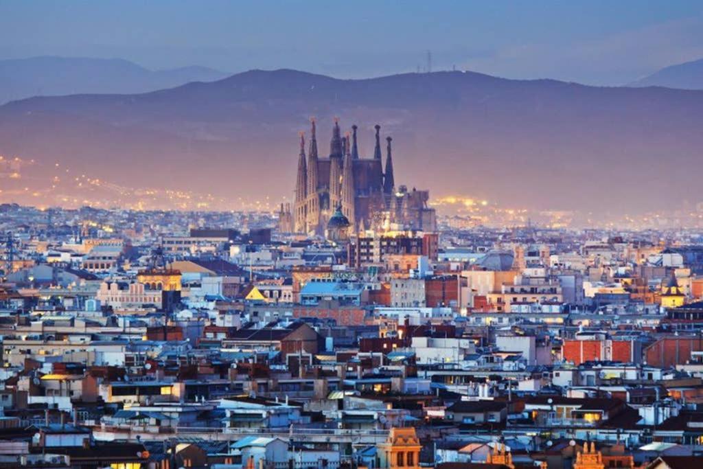 7 Pax Montserrat Ramblas Barcelona Barcelone Extérieur photo